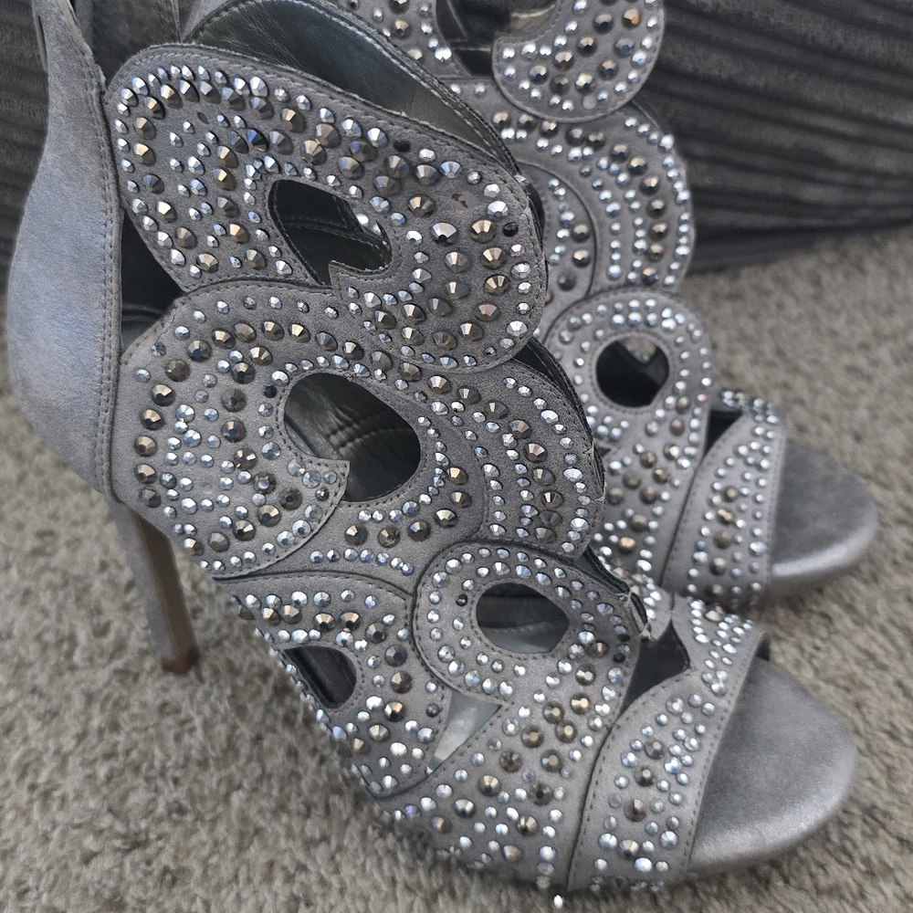 Gianni Bini Studded Heels Size 6.5